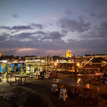 Woodpecker Lodge, Kuching Ngoại thất bức ảnh