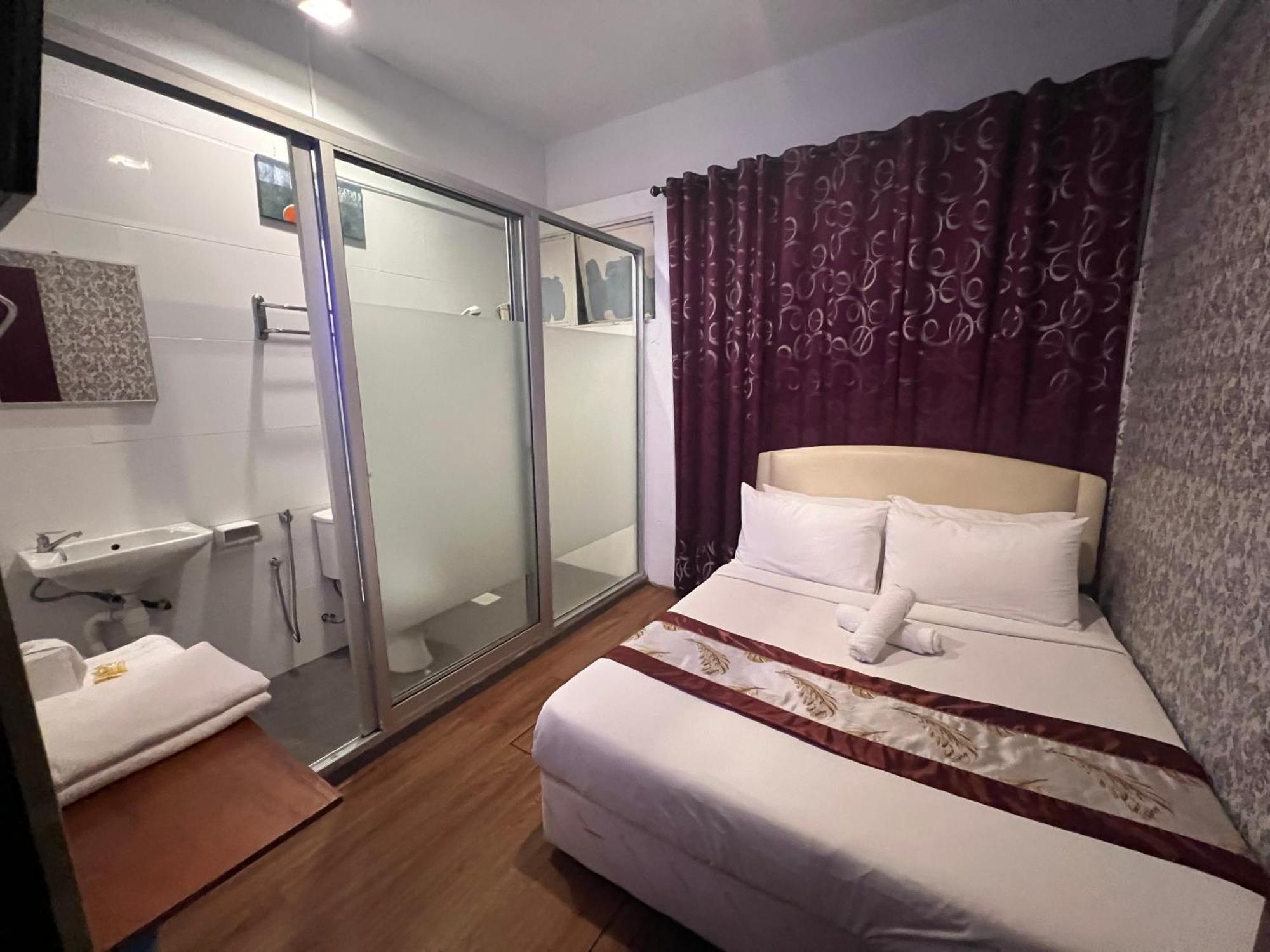 Woodpecker Lodge, Kuching Ngoại thất bức ảnh